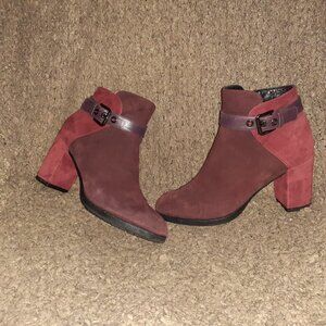 AQUATALIA-Ankle Booties-Colorblock Maroon/Dk Red Suede-Side Zip-Sz 6.5-Excellent
